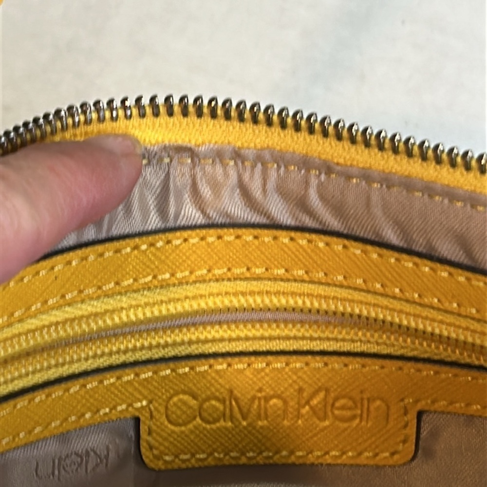 CALVIN KLEIN CROSSBODY BAG MINI IN SUNNY YELLOW SZ S - Picture 5 of 14